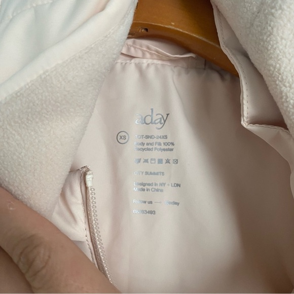 ADAY City Summits Vest in Sand size XS - Picture 8 of 9